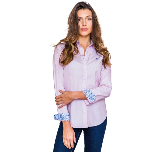 Chemise avec rayures rouges fines et contrastes fleuries