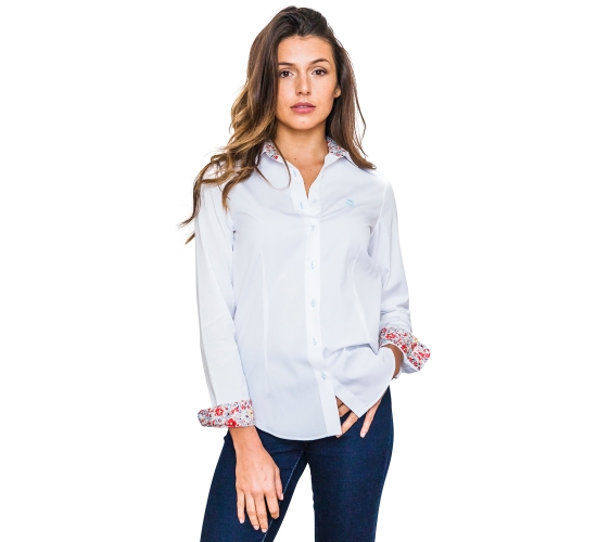 Chemise blanche avec contrastes fleuries